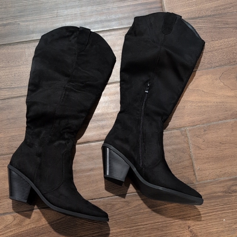NIB 9.5 Black Faux Suede Cowgirl Boots Pointed Toe Stacked Heel